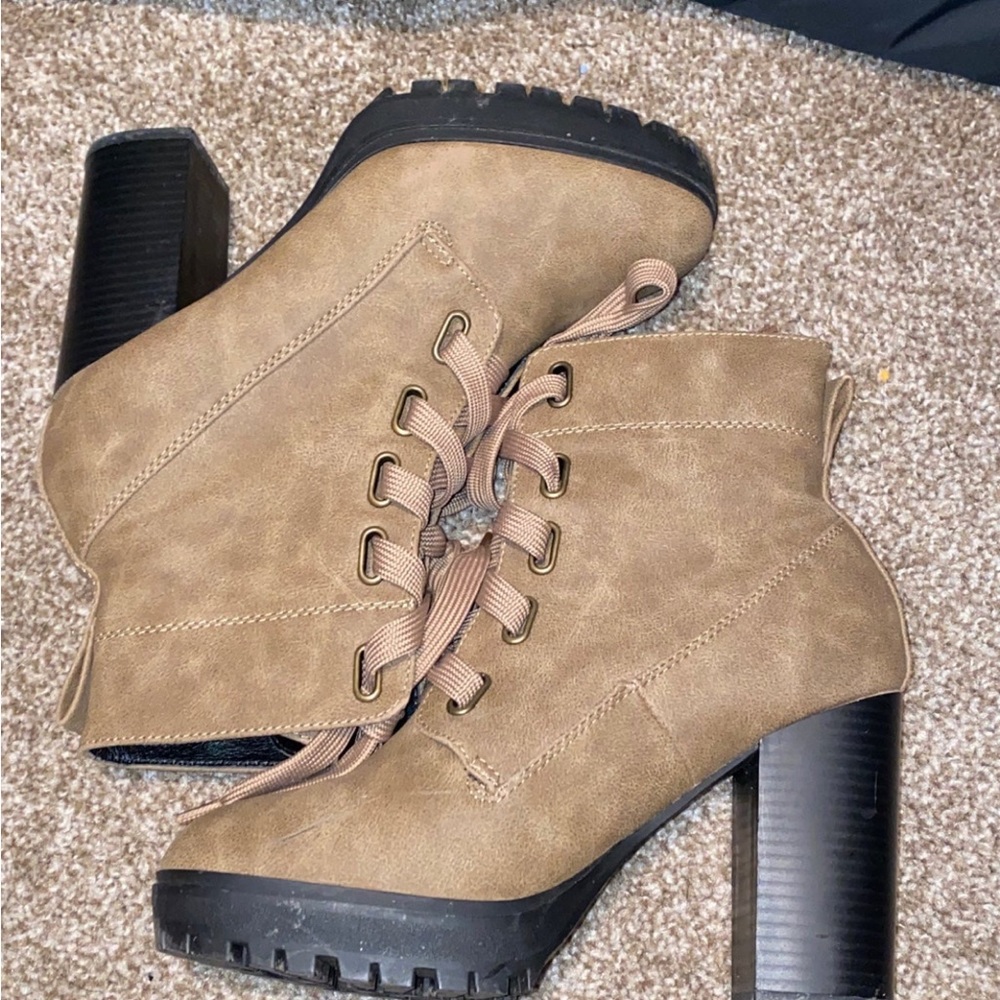 Heels - Picture 3 of 4